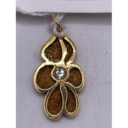 459 - 18ct Gold pendant with white stone 2.7g gross