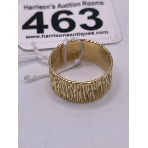 463 - 18ct Gold wedding ring 8.6g Size R