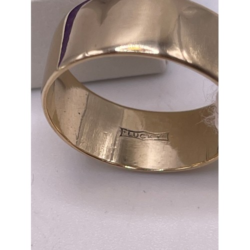 465k - 9ct Gold wedding ring 4.9g size r