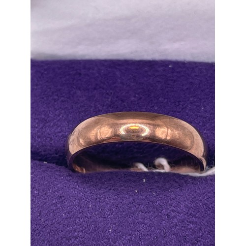 465n - 9ct Rose gold gents wedding ring 5.6g size V