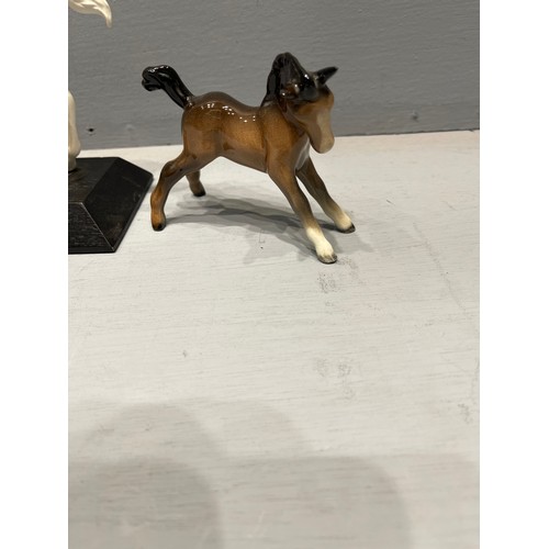 476 - 3 Beswick foals