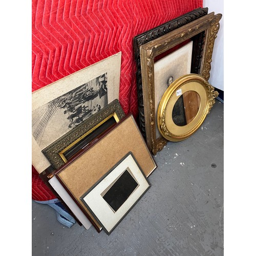 390h - Large quantity pictures & frames