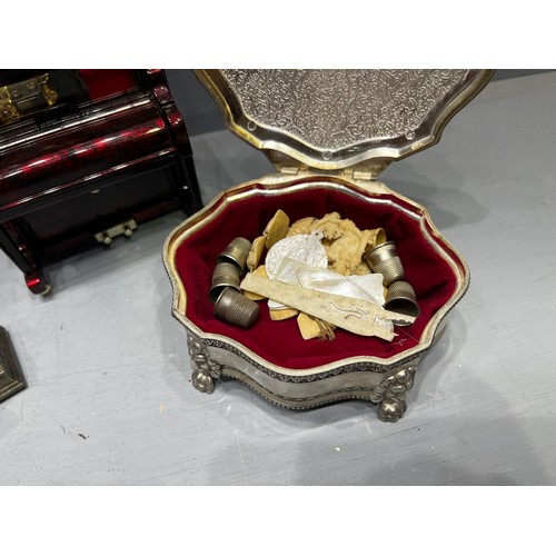 142 - 2 Vintage musical display + quality plated jewellery box