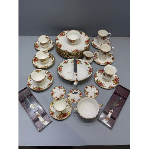 204 - Collection royal albert pottery