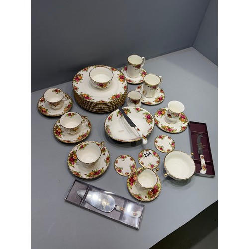 204 - Collection royal albert pottery