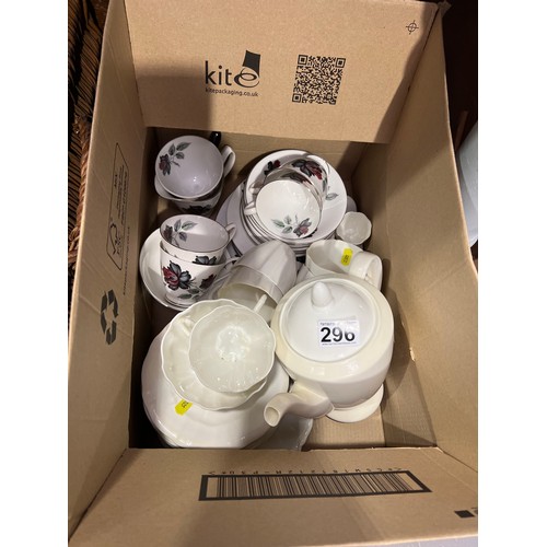 296 - Box of pottery