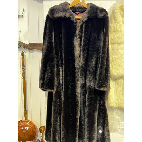 477 - Imitation fur coat