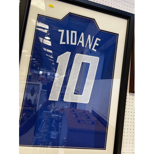 518 - Zidane framed football shirt