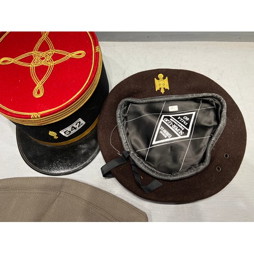 542 - 2 Military hats