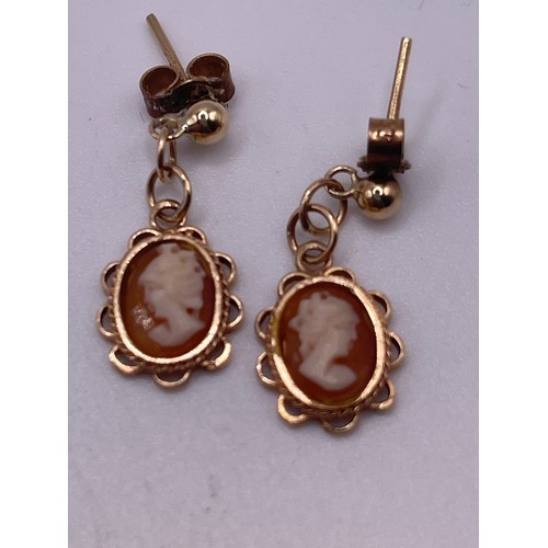 585 I - Pair 9ct Gold Cameo Earrings 2g gross