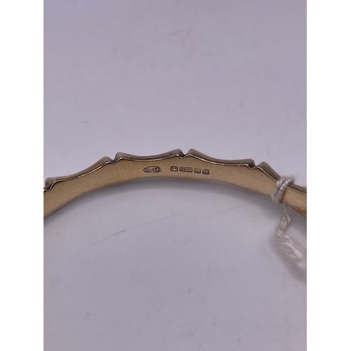 585r - 9ct Gold bangle bamboo pattern 8.7g