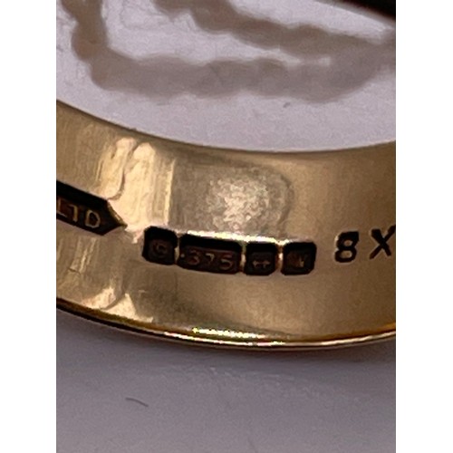 240D - 9ct Gold wedding ring Size V  5.1g