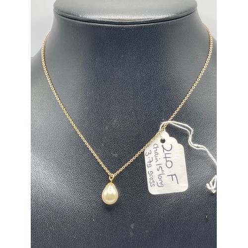 240F - 9ct Gold Chain with Pearl Pendent. Chain 15