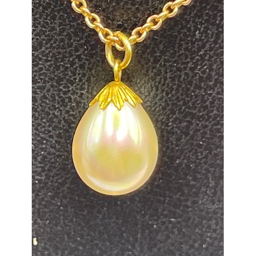 240F - 9ct Gold Chain with Pearl Pendent. Chain 15