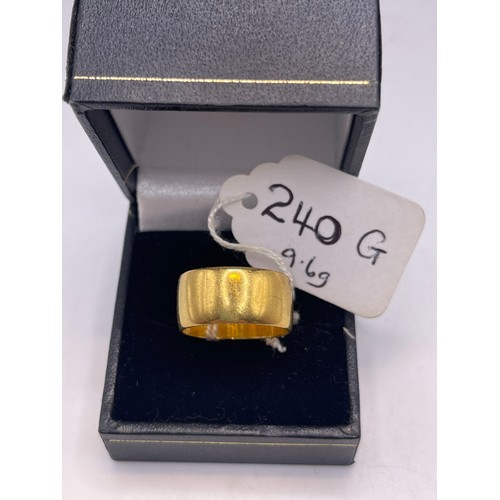 240G - 22ct Gold Wedding ring Size O/P  9.6g