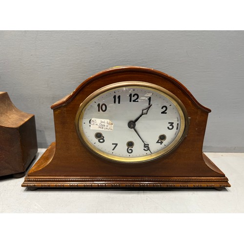 125 - 2 Oak mantle clocks