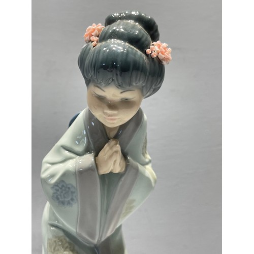 524 - Lladro gesha girl