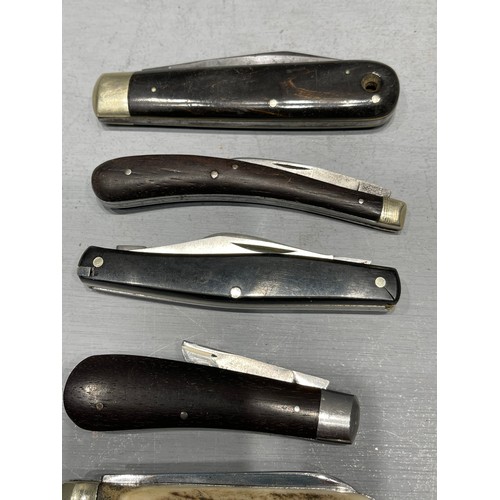 528 - 10 Assorted penknives