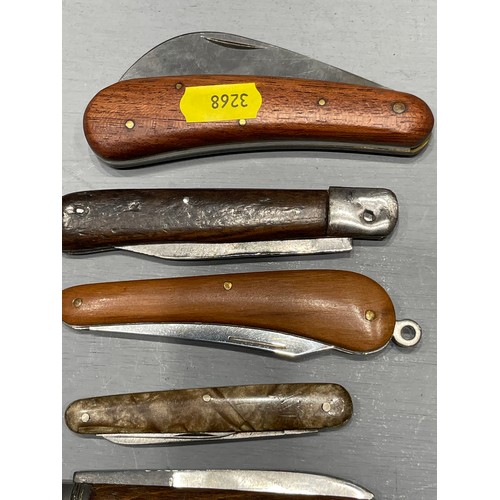 542 - 7 Assorted penknives