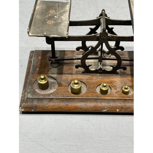 543 - Vintage letter scales