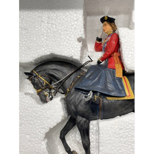 548 - Boxed country artist sculpture of the queen Elizabeth on horse back trooping the colour golden jubil... 