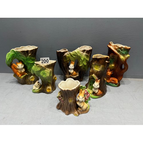 200 - 6 Hornsea fauna vases