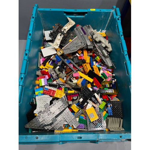 251 - Lego bricks + table