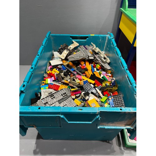 251 - Lego bricks + table