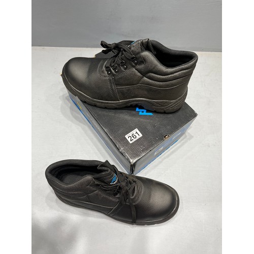 261 - Brand new boxed mens safely work shoe size uk12