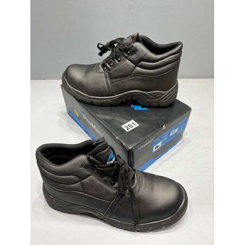 261 - Brand new boxed mens safely work shoe size uk12