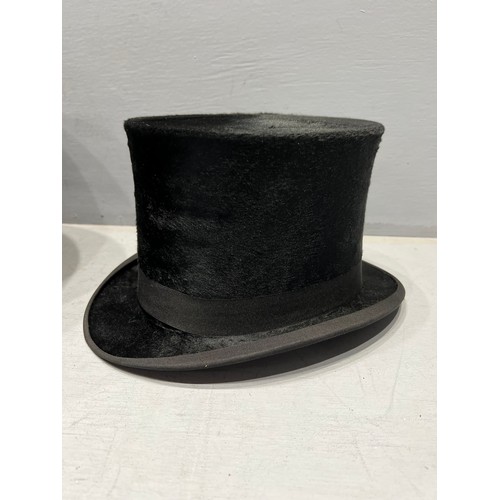 334 - Vintage quality top hat in leather case