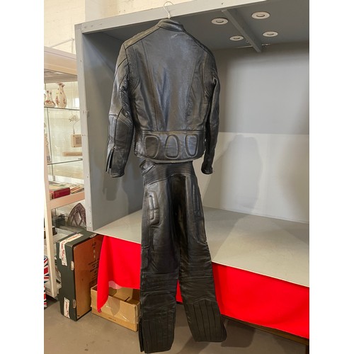 488 - Black leather motorbike jacket & trousers