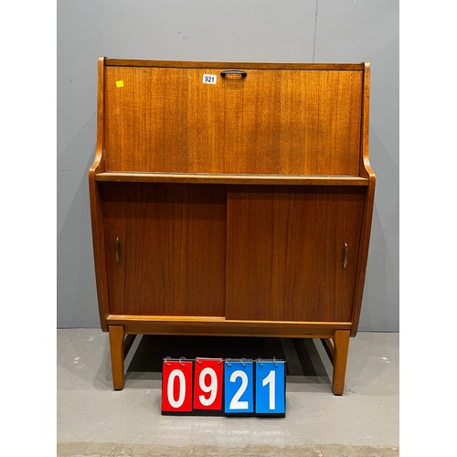 921 - Mid century sliding door bureau/cocktail cabinet