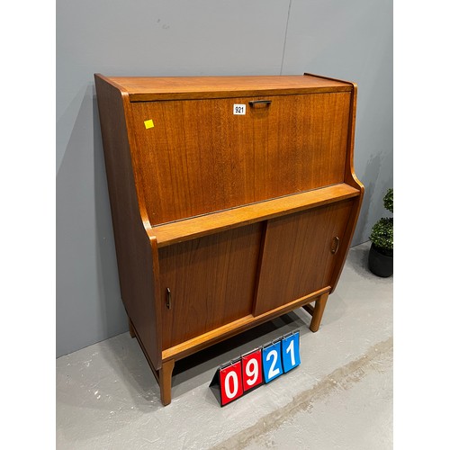 921 - Mid century sliding door bureau/cocktail cabinet