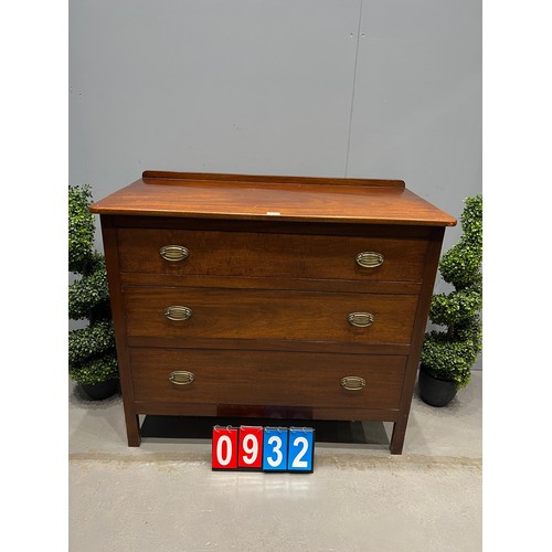 932 - Mahogany chest of drawers clean