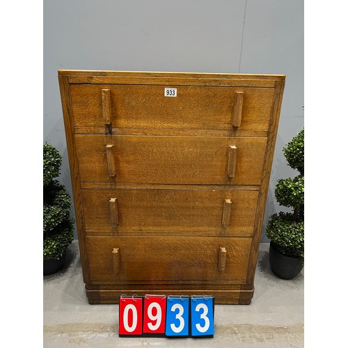 933 - Oak chest of drawers