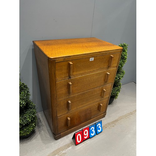 933 - Oak chest of drawers