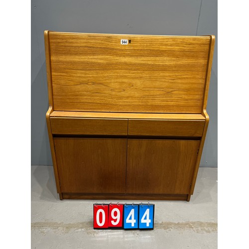 944 - Mid century bureau/cocktail cabinet