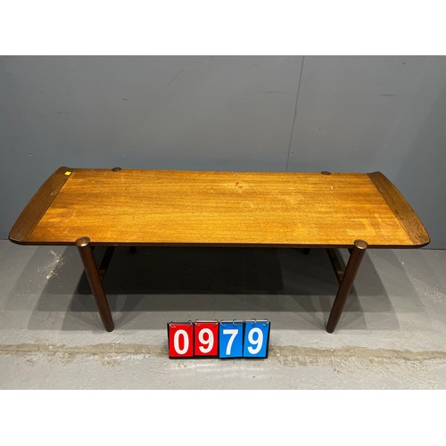 979 - 2 Mid century coffee tables