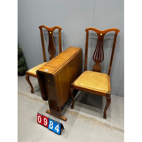 984 - Drop leaf table + 2 chairs