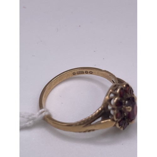 581 - 9ct Gold dress ring with red stones 3g ring size P