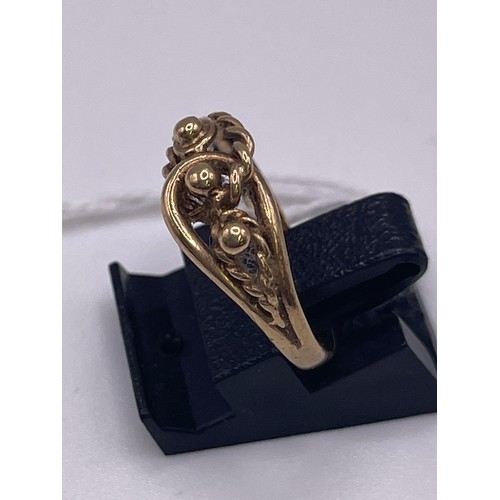 585 - 9ct Gold ring 1.9g ring size N/O