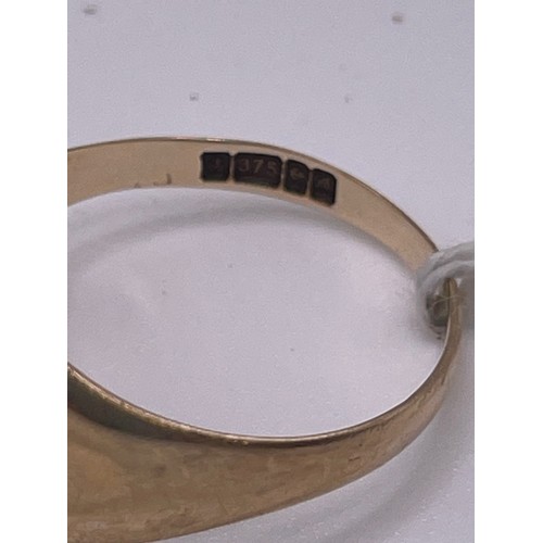 588 - 9ct Gold signet ring 2.9g ring size T