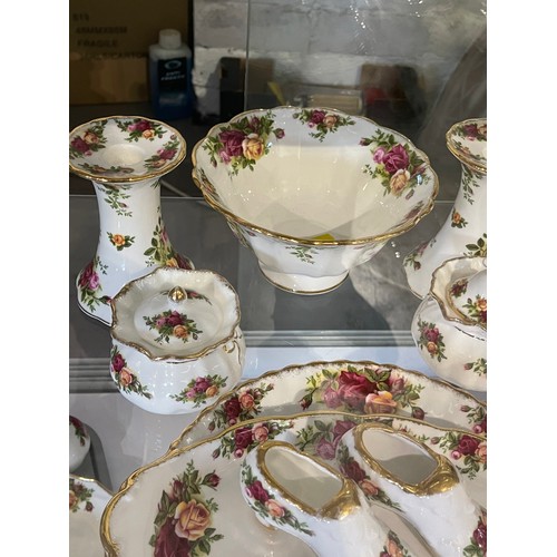 608 - 9 Pieces royal albert china country rose