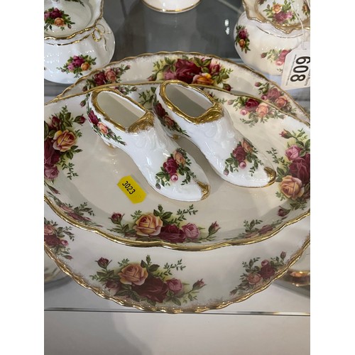 608 - 9 Pieces royal albert china country rose