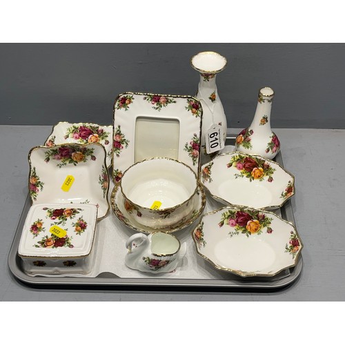 610 - Quantity royal albert country rose china