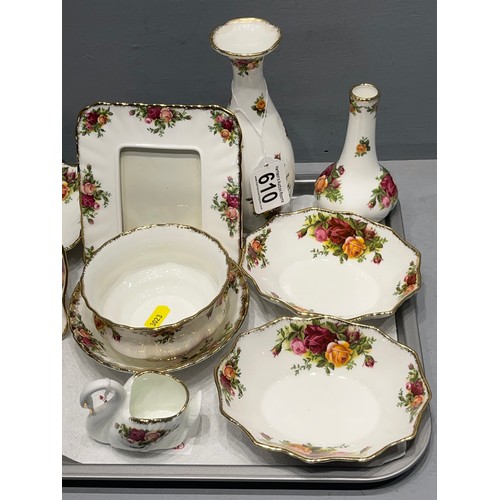 610 - Quantity royal albert country rose china