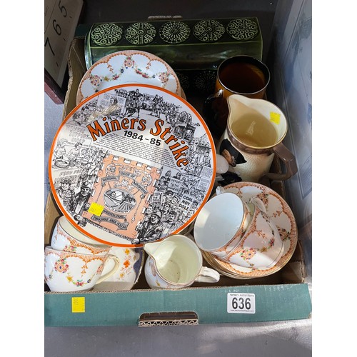 636 - Box pottery etc