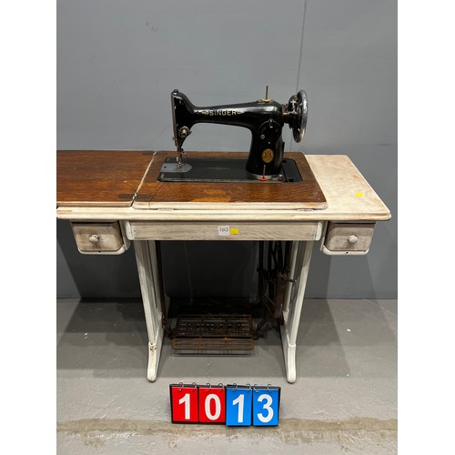 1013 - Treadle sewing machine