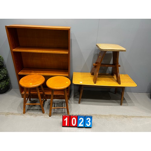 1023 - Teak bookcase + coffee table + stool + 2 stools